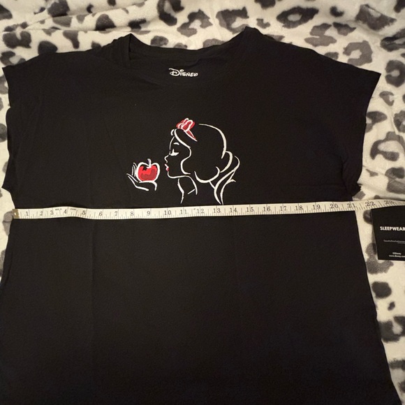 Snow White Sleepwear Disney Apparel Top and Crop Pant Medium - Picture 3 of 8